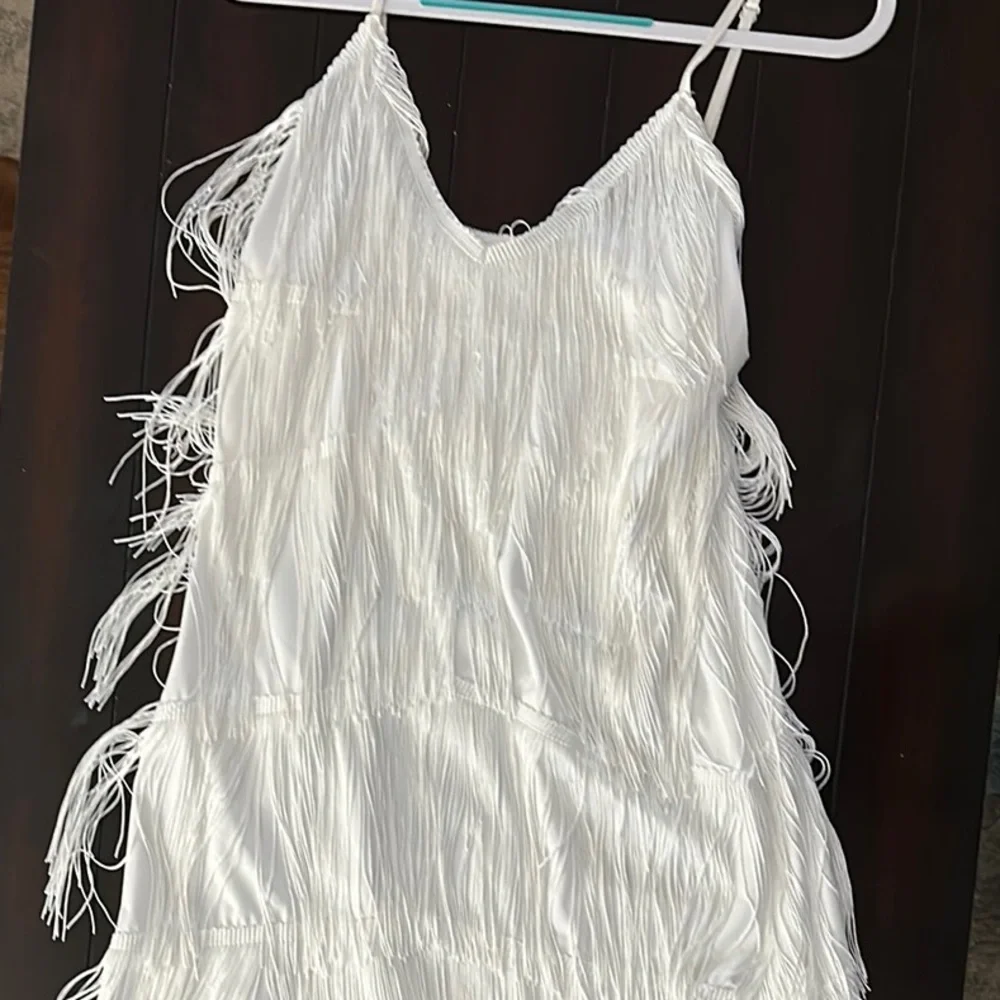 Elegant White Fringe Top - Picture 2 of 6